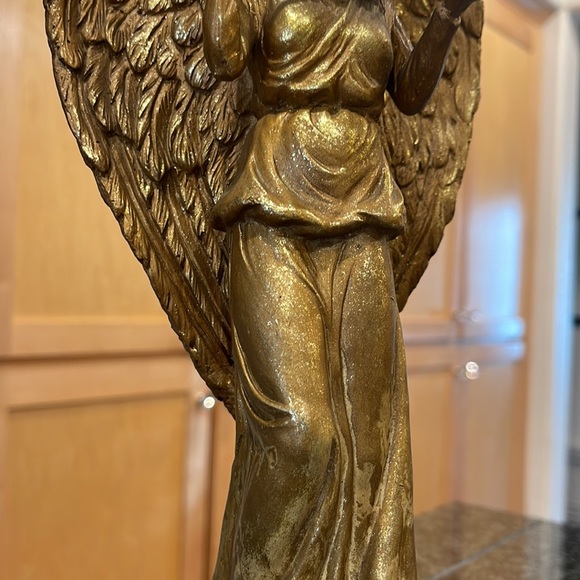 Gold Angel Figurine playing the violin, resin 11” tall x 5.5” W. - Picture 8 of 12